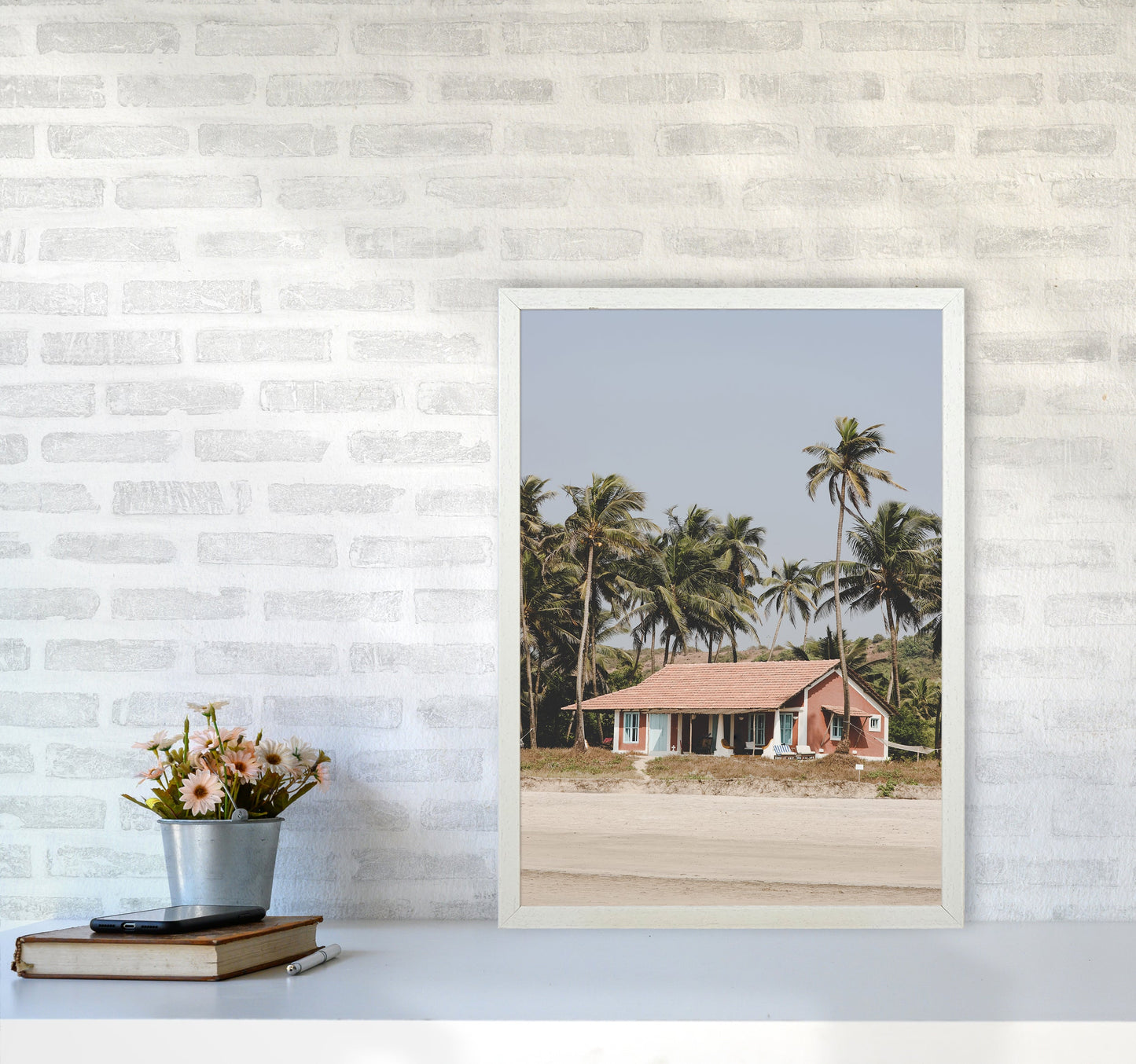 Avelena | Beach House Fotografie Druck von Victoria Frost