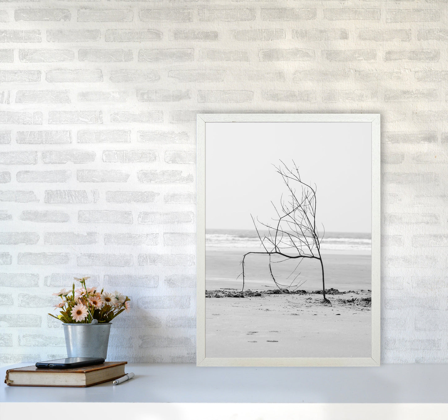 Avelena | Strand Skulptur Fotografie Druck von Victoria Frost