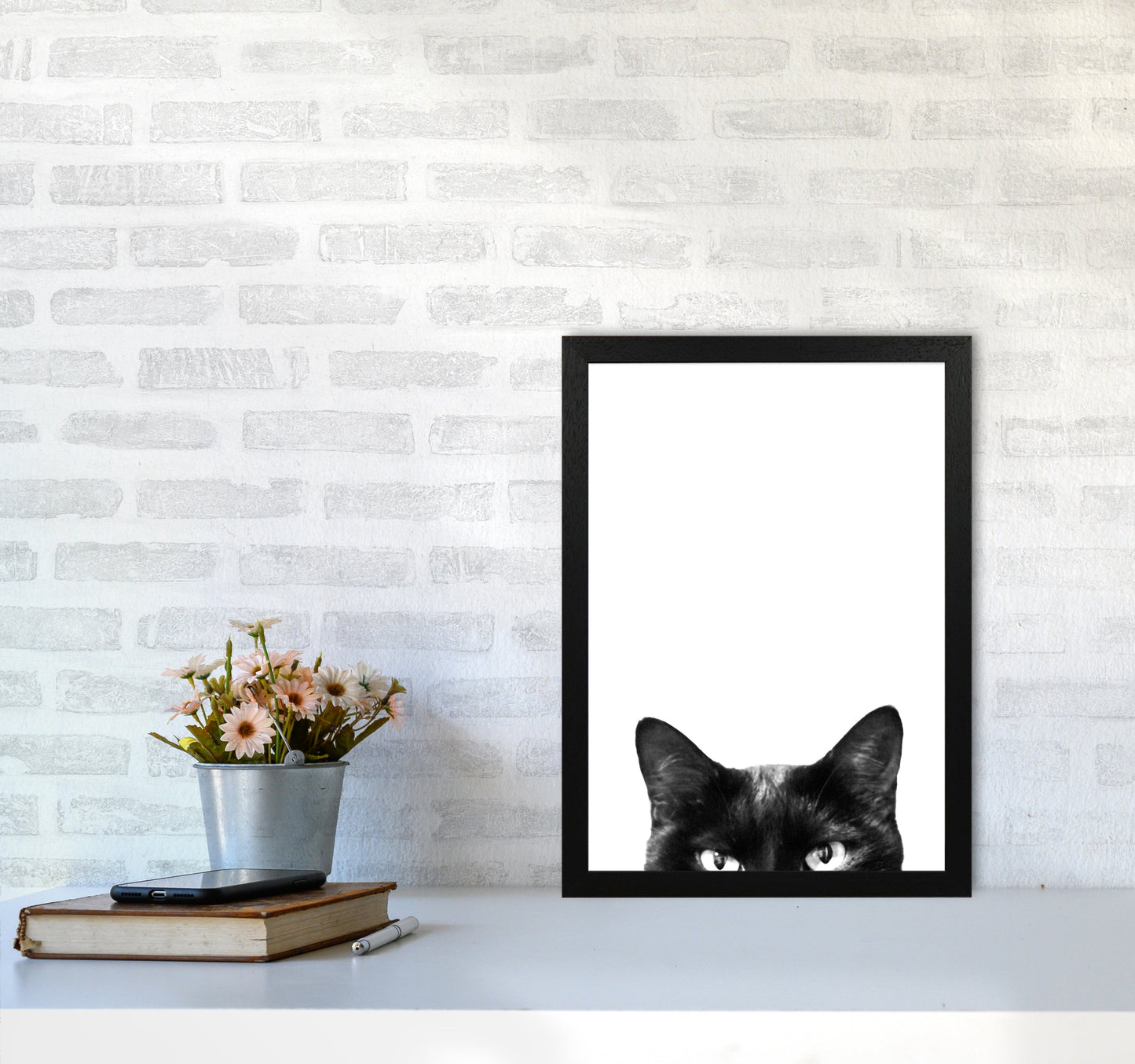 Avelena | Schwarze Katze Fotografie Druck von Victoria Frost