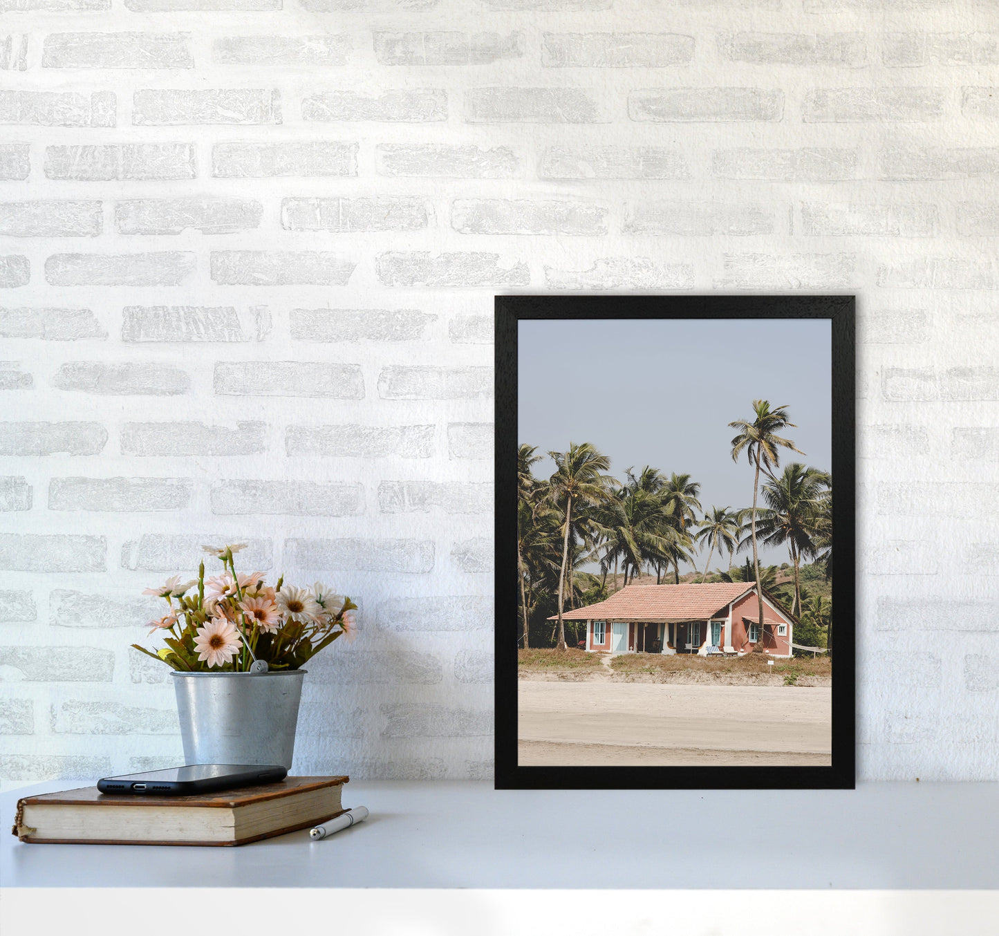 Avelena | Beach House Fotografie Druck von Victoria Frost