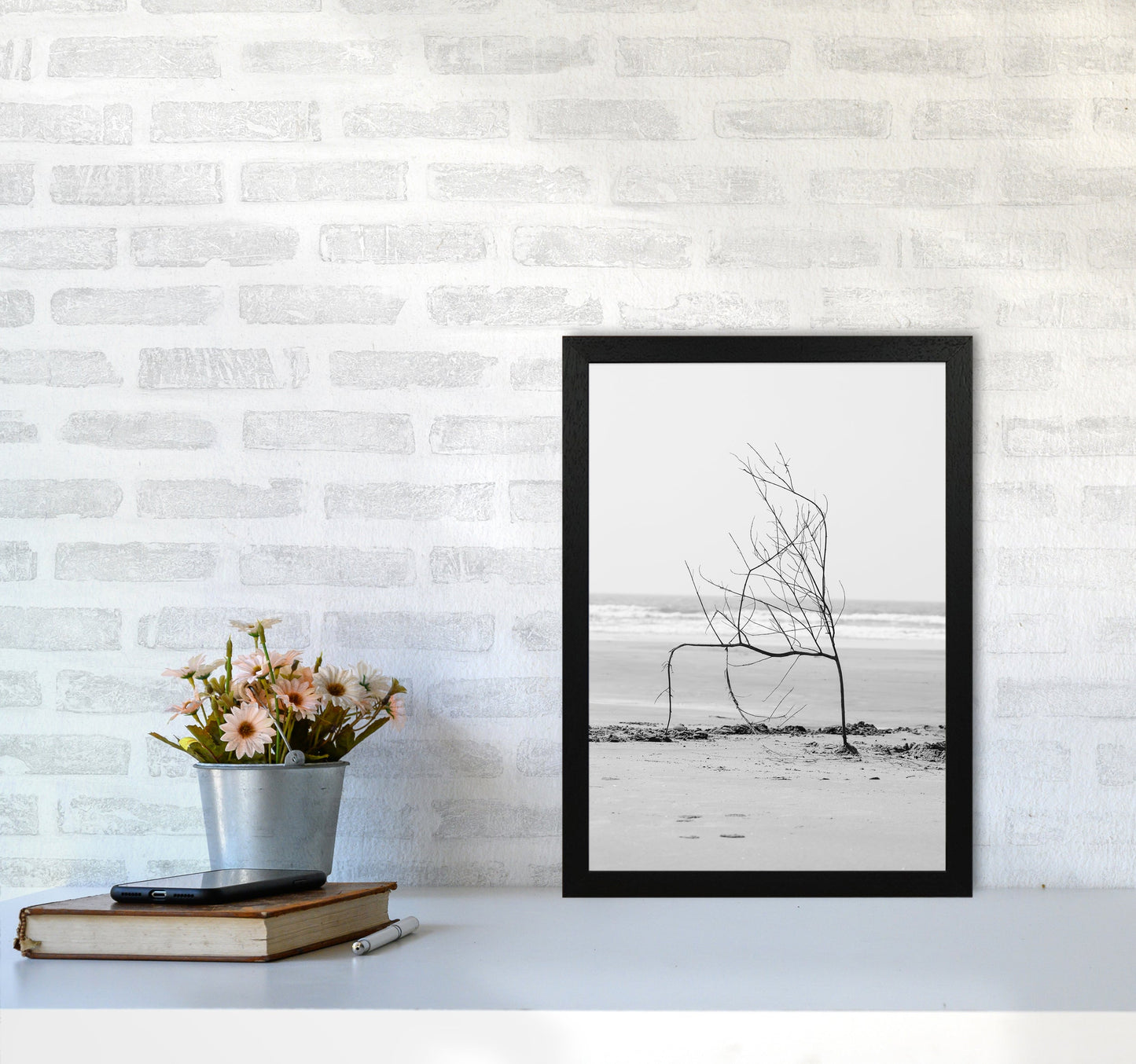Avelena | Strand Skulptur Fotografie Druck von Victoria Frost