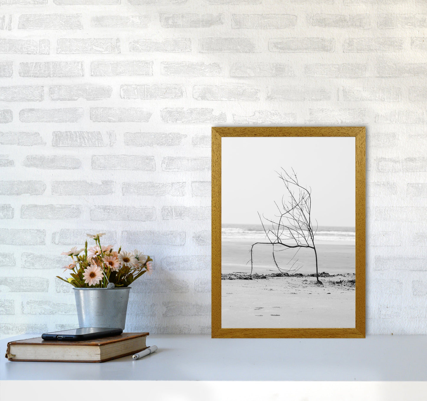 Avelena | Strand Skulptur Fotografie Druck von Victoria Frost