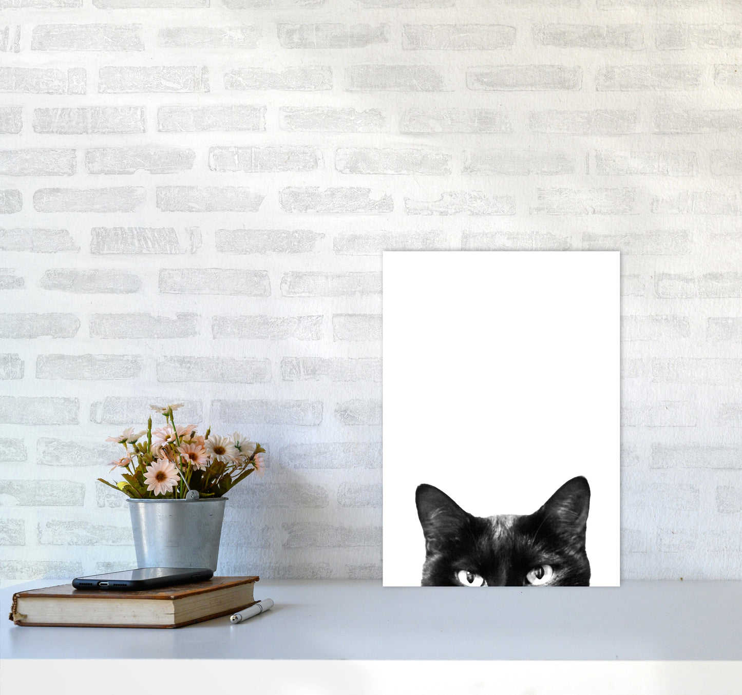 Avelena | Schwarze Katze Fotografie Druck von Victoria Frost
