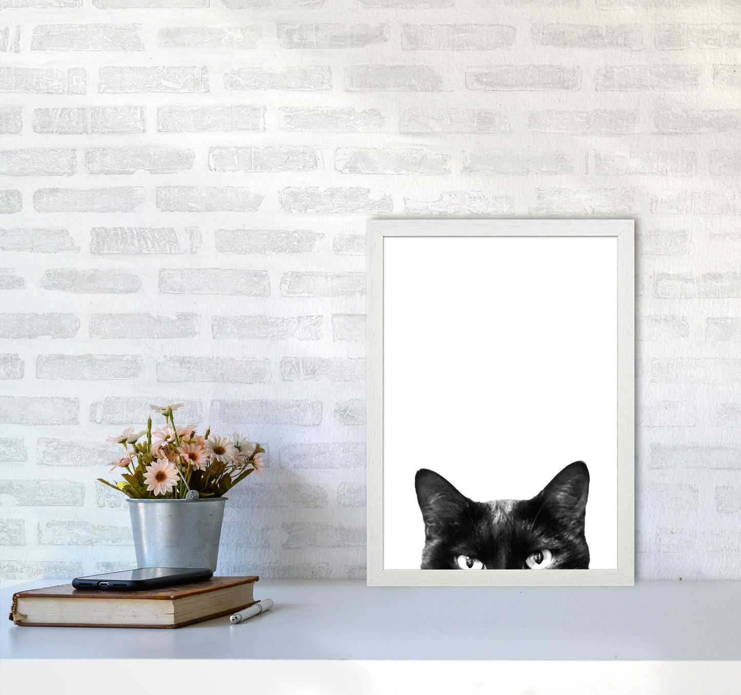 Avelena | Schwarze Katze Fotografie Druck von Victoria Frost