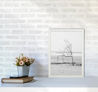 Avelena | Strand Skulptur Fotografie Druck von Victoria Frost