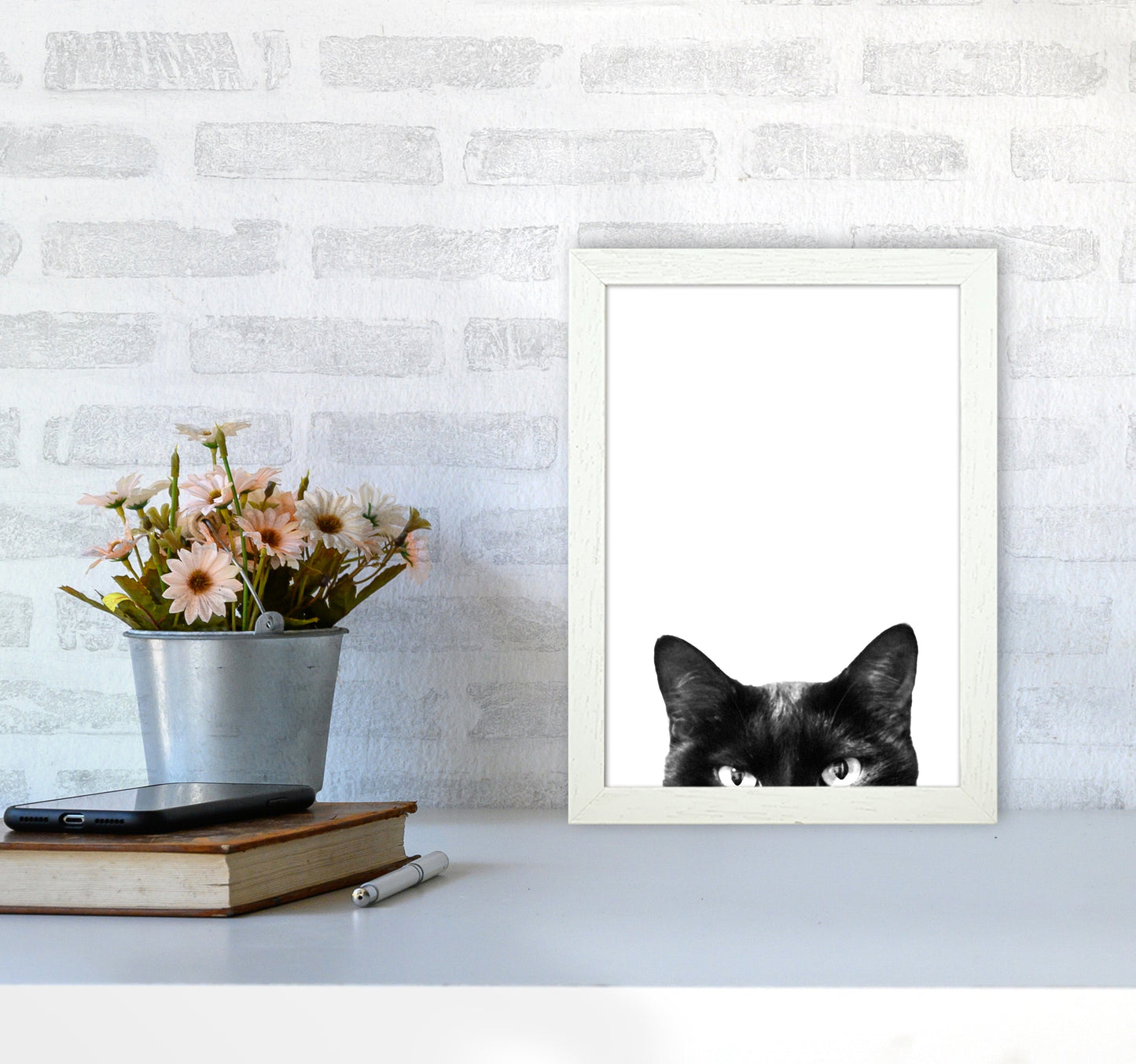 Avelena | Schwarze Katze Fotografie Druck von Victoria Frost