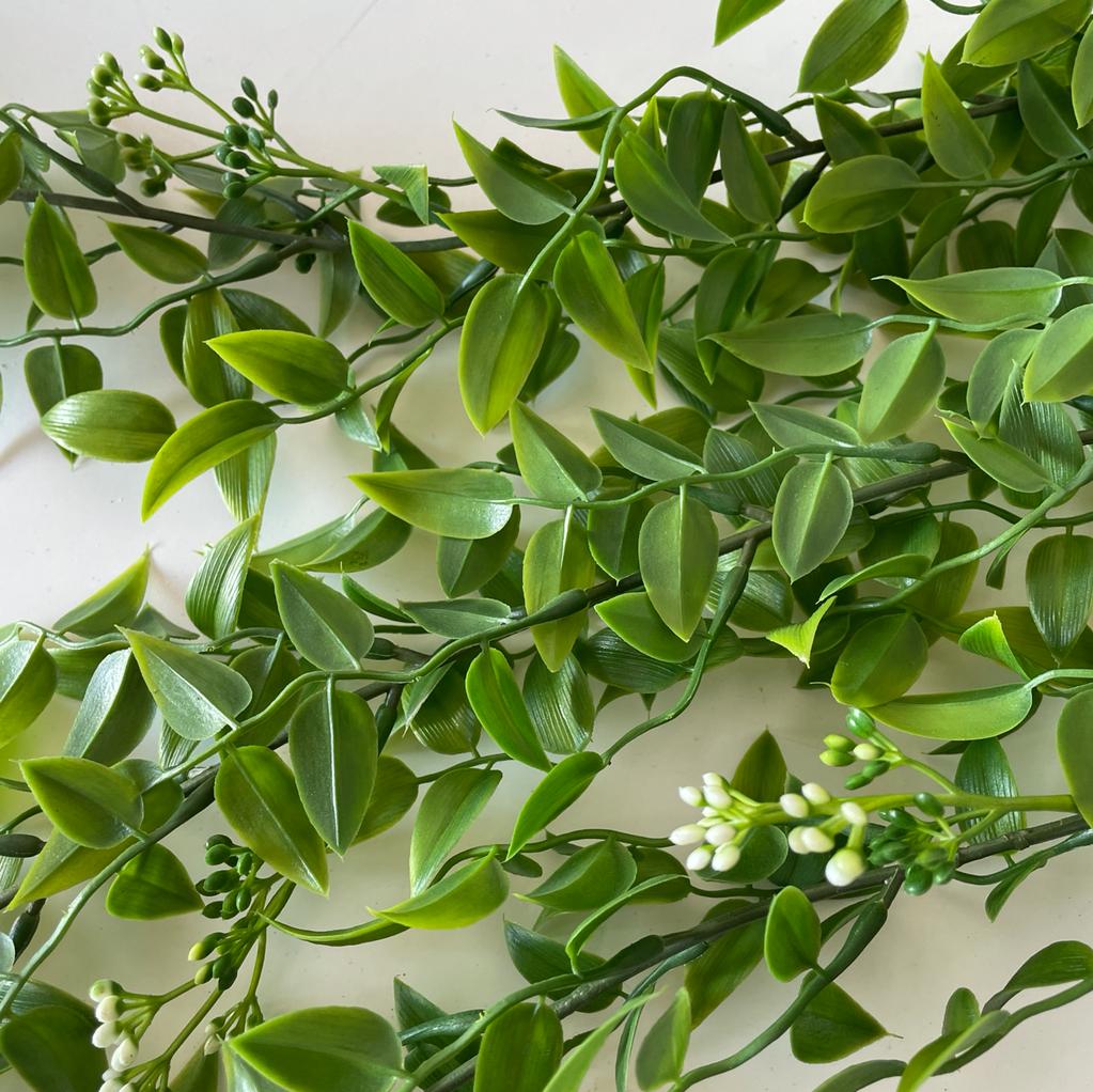 Avelena | Künstliches Blatt & Beeren Hängender Busch Grün