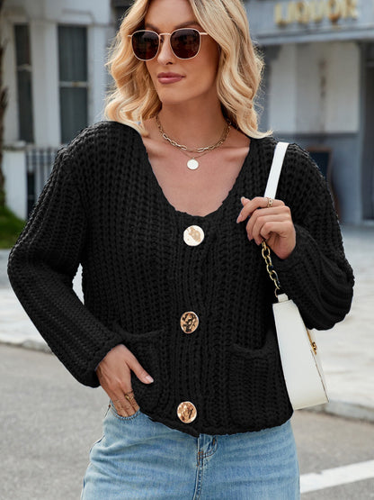 Avelena | Strickjacke mit Rundhalsausschnitt, Knöpfen und Taschen