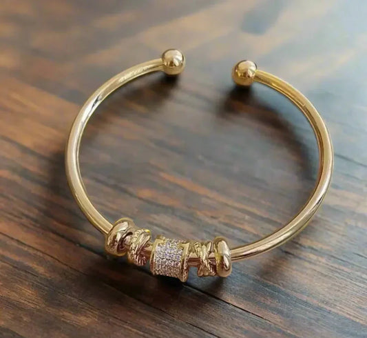 Avelena | Verstellbares Armband mit goldenen Charms