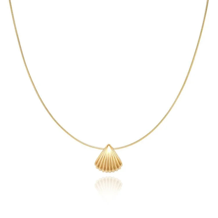 Avelena | Gold Saint James Shell Flower Necklace Lilac