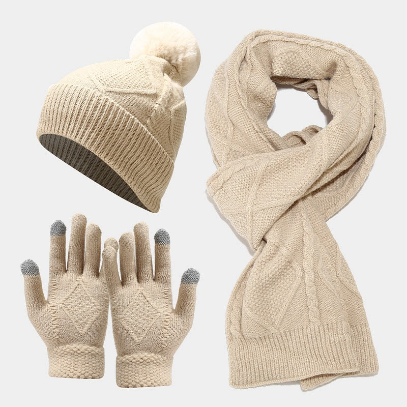 Avelena | Drei-teilige Set von Herbst- und Wintermützen, Schals und Handschuhen