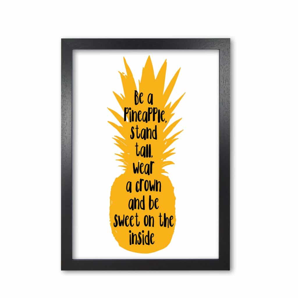 Avelena | Sei eine Ananas Gelber Rahmen Typografie Wandkunst Druck