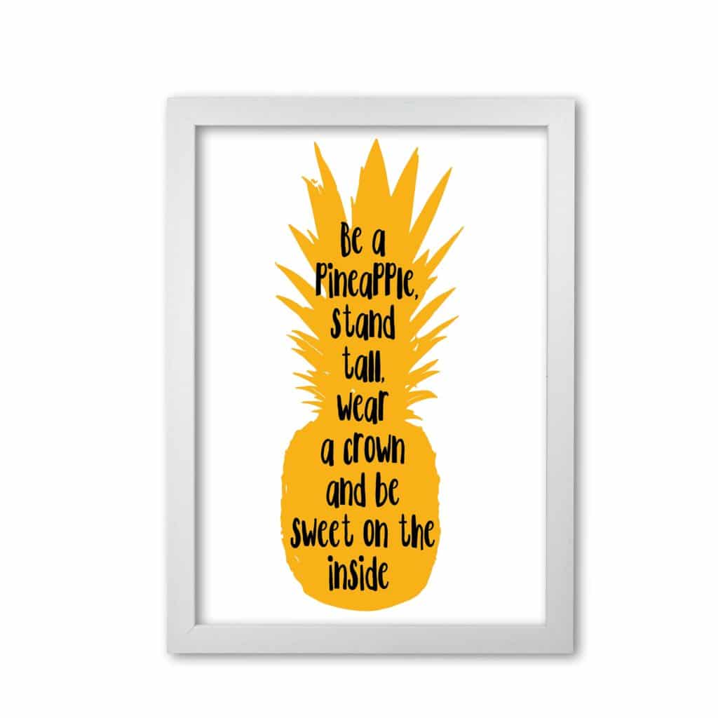 Avelena | Sei eine Ananas Gelber Rahmen Typografie Wandkunst Druck