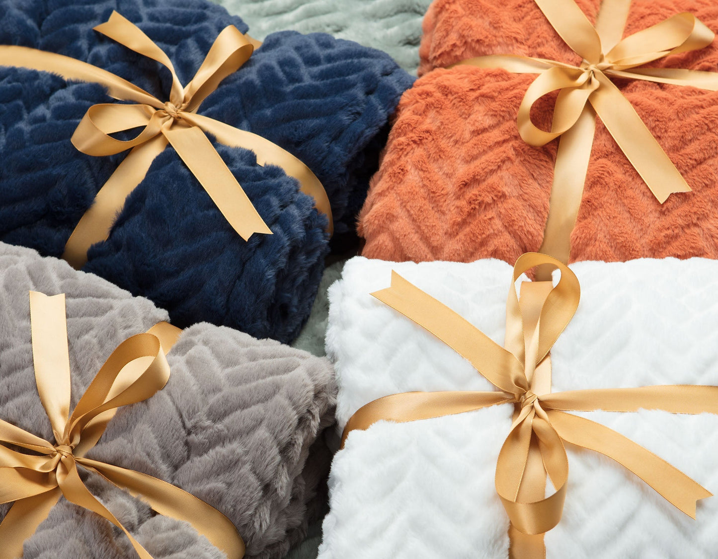 Avelena | Geprägter Fake Fur Geworfen Teppich