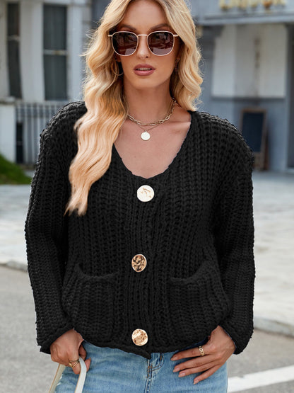 Avelena | Strickjacke mit Rundhalsausschnitt, Knöpfen und Taschen