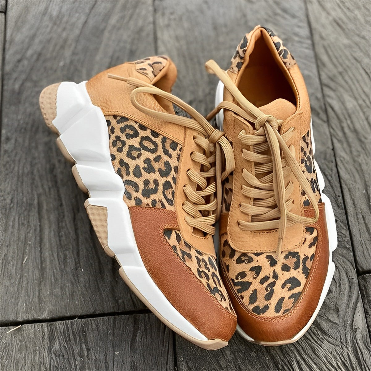 Klobige Leoparden-Turnschuhe