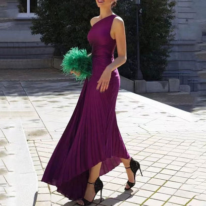 Schickes asymmetrisches Plisseekleid mit One-Shoulder-Träger, Kordelzug und Cut-out-Taille - Fuchsia