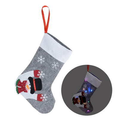 Avelena | Weihnachtsstrümpfe mit LED-Lichtern - Schneemann-, Weihnachtsmann-, Elch- und Bärenmuster Perfekt, um festliche Stimmung zu Ihrem Kamin oder Weihnachtsbaum hinzuzufügen!