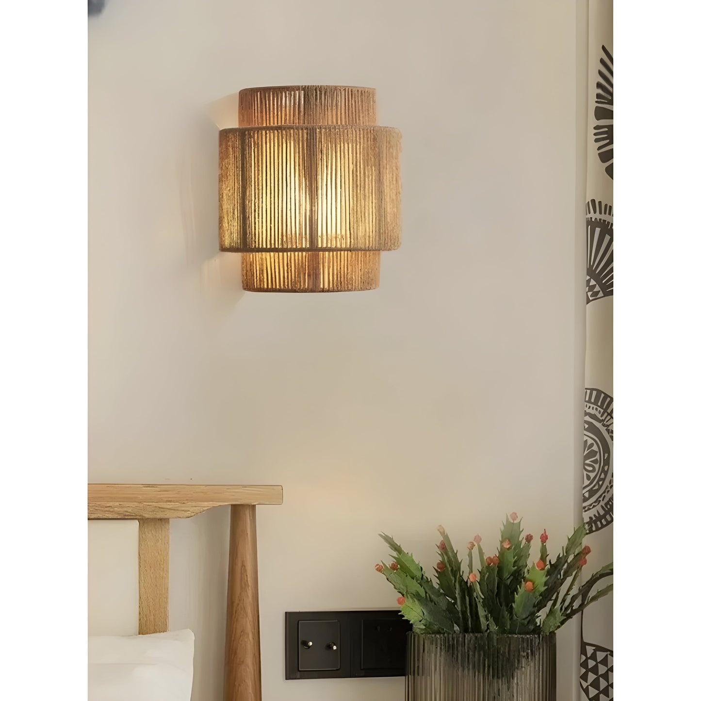 Avelena | Zeitgenössische Rattan Geflochtene Wandlampe - WeaveGlow