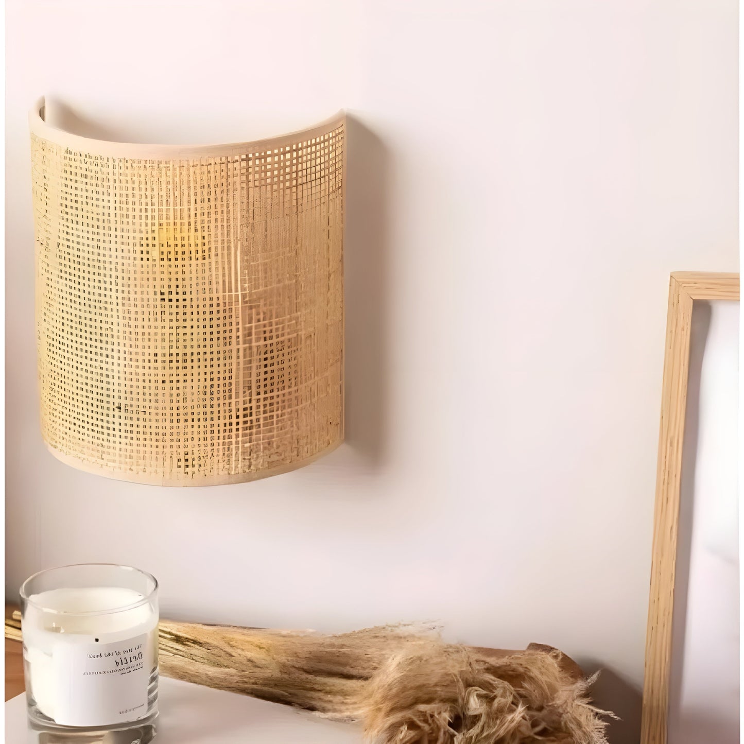 Avelena | Zeitgenössische Rattan Geflochtene Wandlampe - WeaveGlow