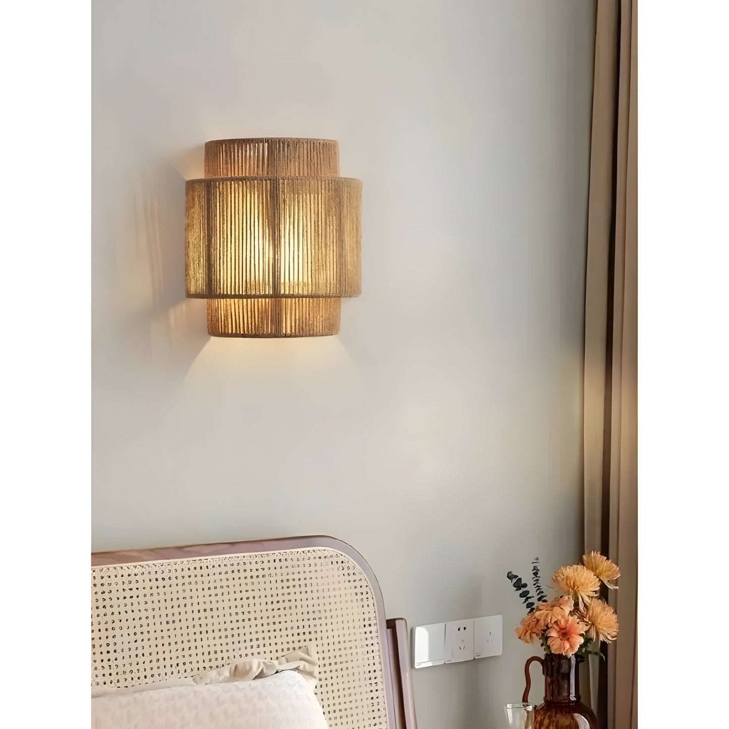 Avelena | Zeitgenössische Rattan Geflochtene Wandlampe - WeaveGlow