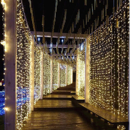Avelena | Vorhang Weihnachtslichter 8 Modi Steuerung - Fernbedienung Weihnachtsdekoration Hängeleuchten