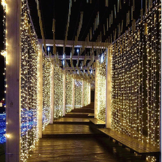 Avelena | Vorhang Weihnachtslichter 8 Modi Steuerung - Fernbedienung Weihnachtsdekoration Hängeleuchten