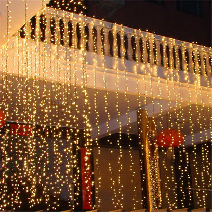 Avelena | Vorhang Weihnachtslichter 8 Modi Steuerung - Fernbedienung Weihnachtsdekoration Hängeleuchten