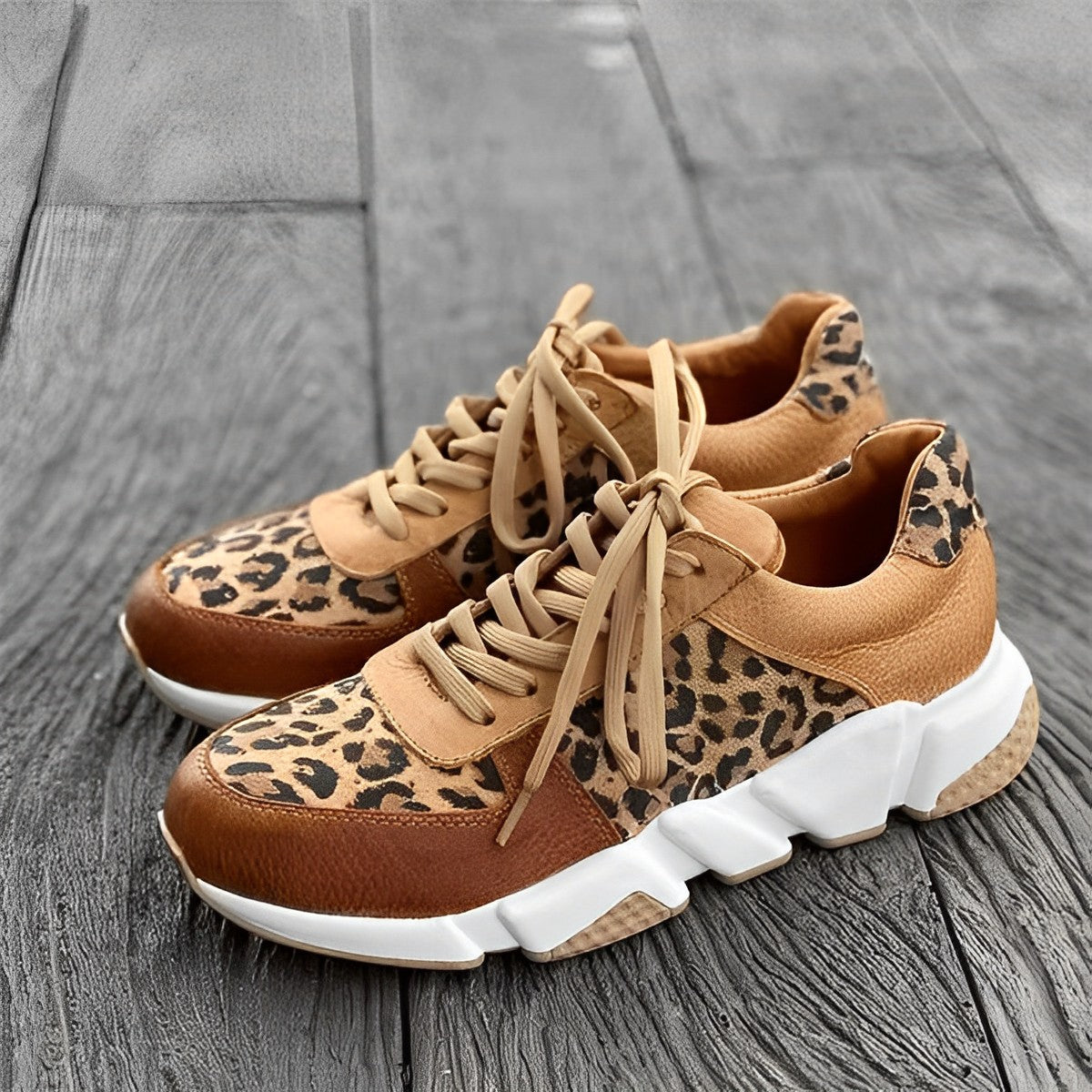 Klobige Leoparden-Turnschuhe