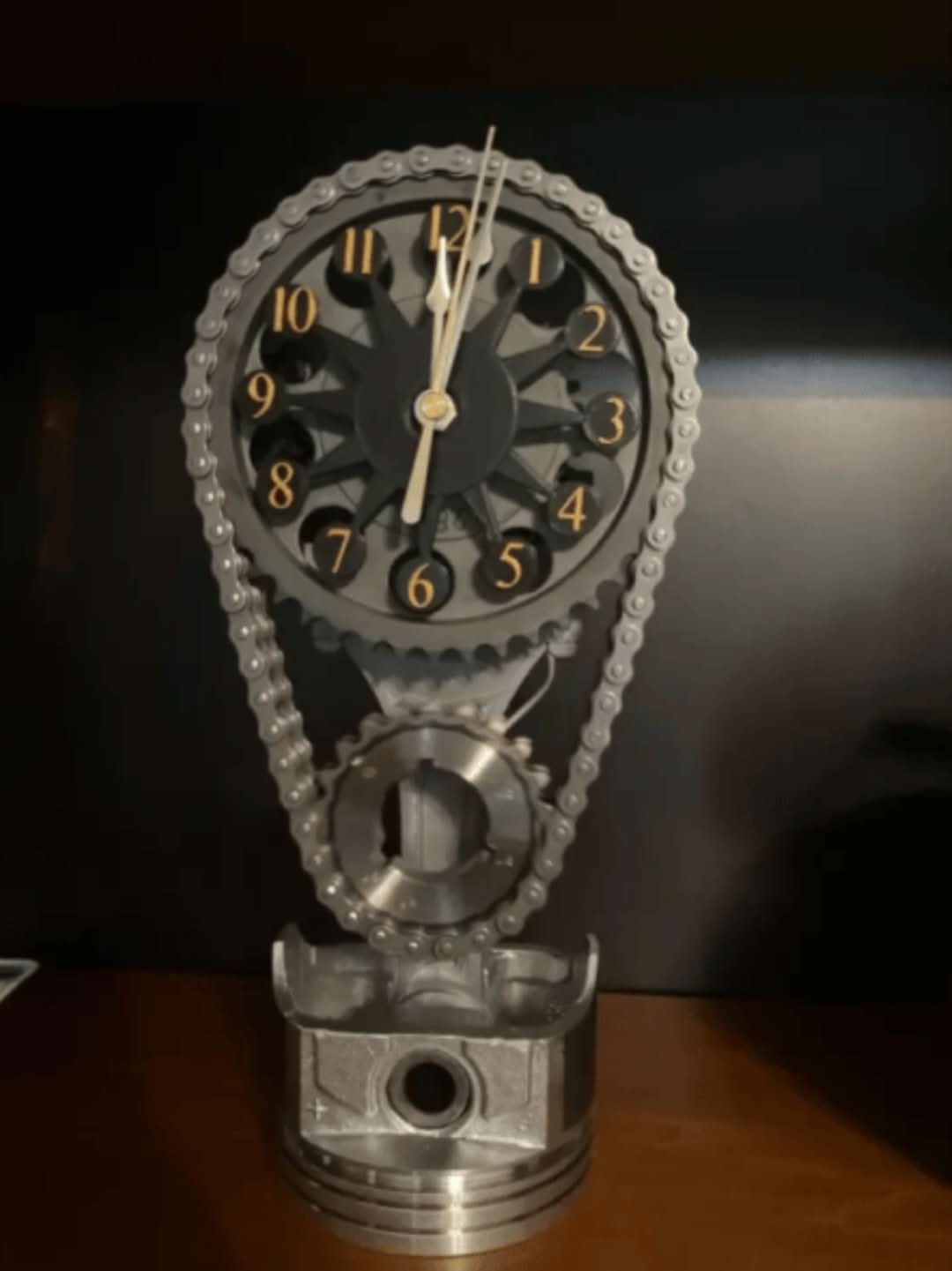 Avelena | Die Zahnrad Uhr