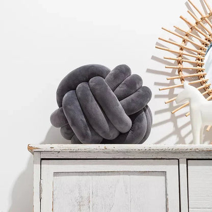 Avelena | Dekorativer geknoteter Wildleder-Optik Ball weicher Kissen