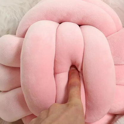 Avelena | Dekoratives, weiches Kissen mit geknotetem Ball in Wildlederoptik