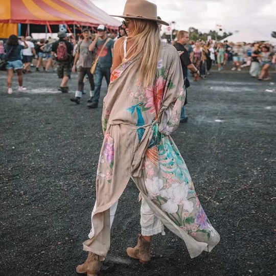 Errötender Boho-Kimono-Robe mit Blumendruck und Bindegürtel