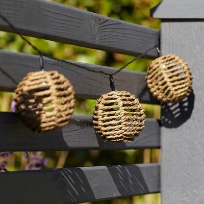 Avelena | Rattan Lichterkette mit Magischer Beleuchtung