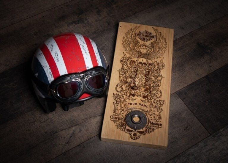 Avelena | Bearded Skull – Adler Schädel & Kreuz