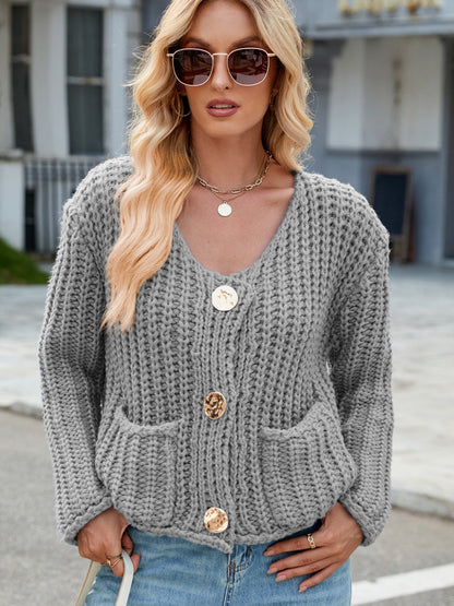 Avelena | Strickjacke mit Rundhalsausschnitt, Knöpfen und Taschen