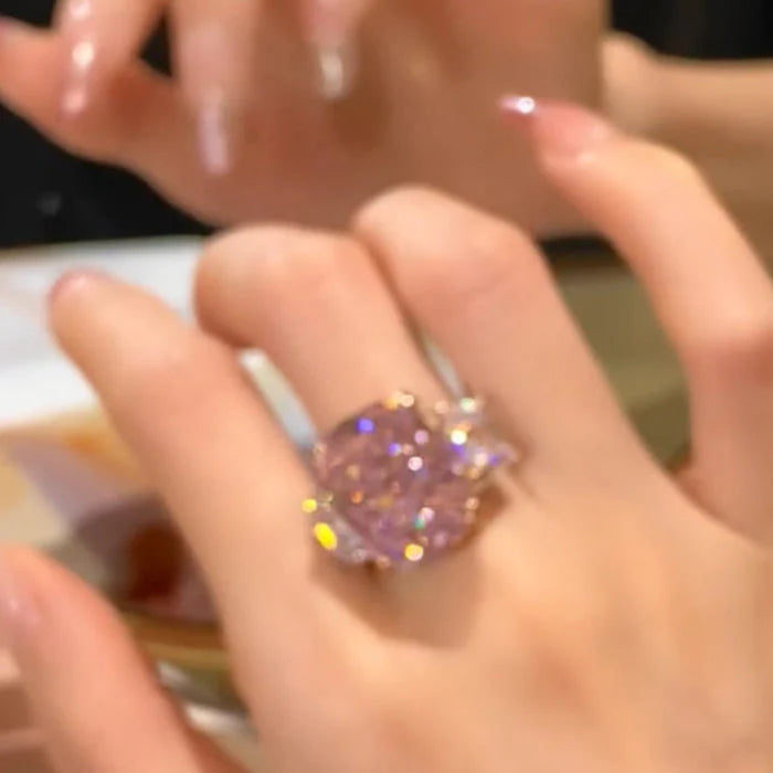 Avelena | Drei Stein brillantgeschliffener Pink Ring