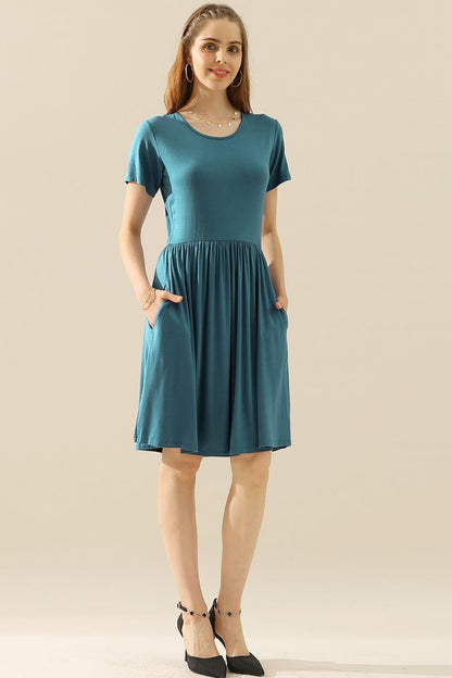 Avelena | Geripptes Kleid mit Taschen