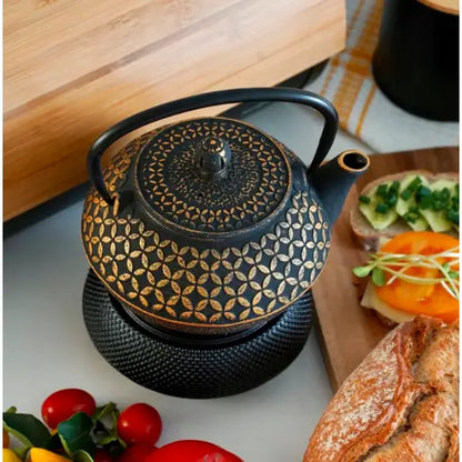 Avelena | Elegante Teekanne aus Gusseisen 0,8L mit Infuser Hanako Gold
