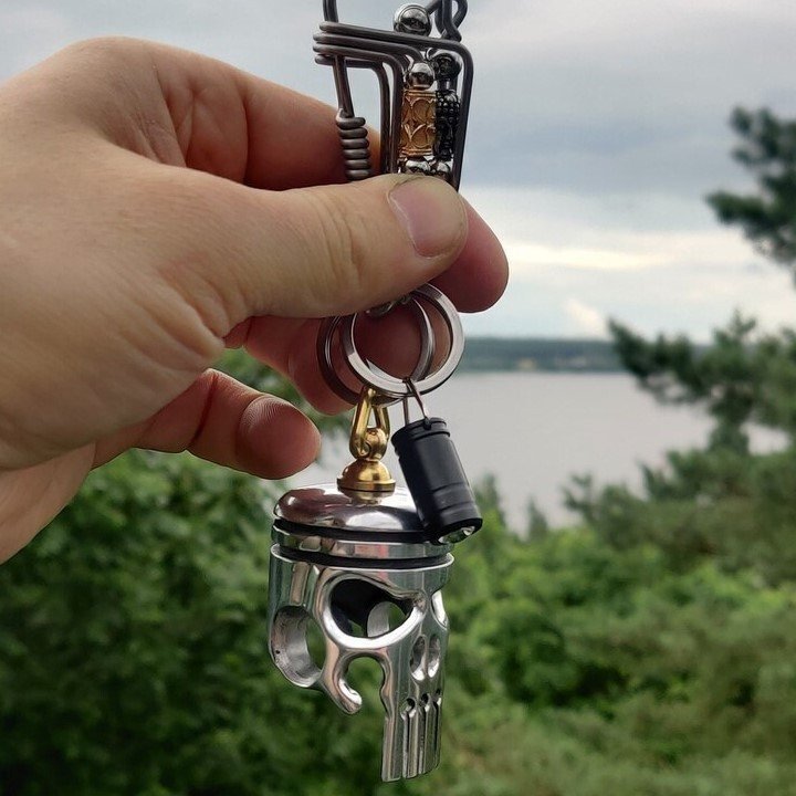 Avelena | Piston Kunst Totenkopf Schlüsselanhänger [Anhänger/Taschenlampe/Flaschenöffner]