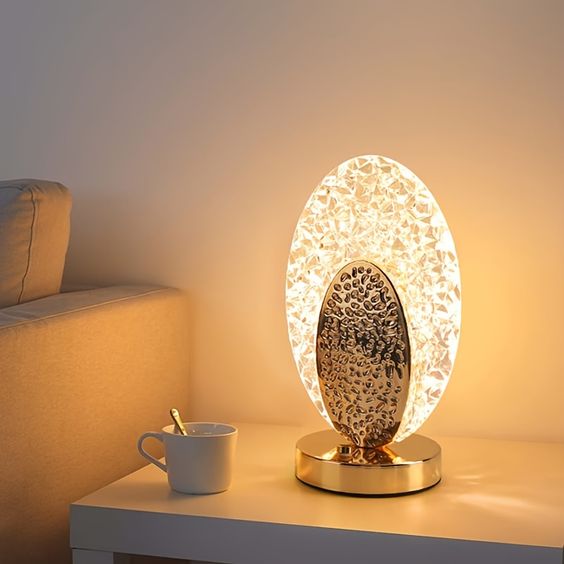 Avelena | Moderne & Luxus Pfau Tischlampe - CrystalGlow
