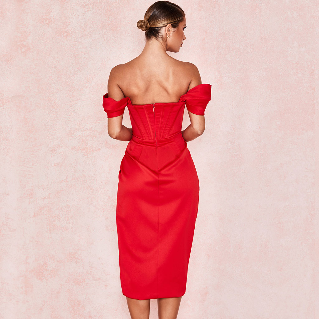 Schulterfreies, drapiertes Korsett-Cocktail-Midikleid aus glänzendem Satin – Rot