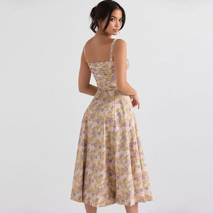 Wunderschönes, mit Blumenmuster bedrucktes Midi-Sommerkleid mit Schnürung am Rücken und String-Schlitz – Grün