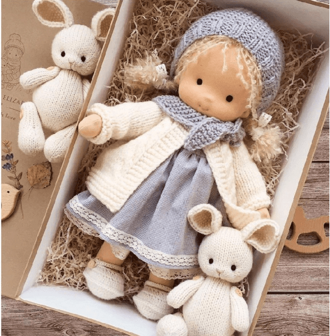 Avelena | Handgefertigte Waldorf-Kuschelpuppe – Poppi