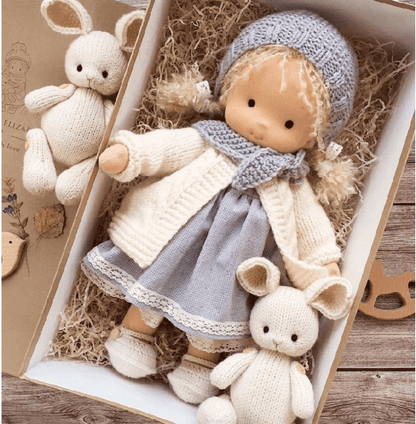 Avelena | Handgefertigte Waldorf-Kuschelpuppe – Poppi