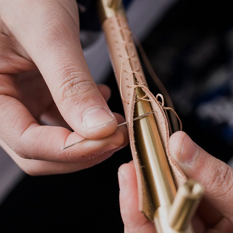 Avelena | Messing Massiv Leder Handgemachte Schrankgriffe Schubladeneinsätze