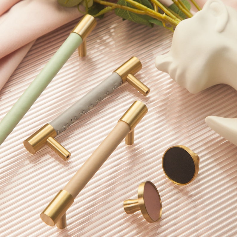 Avelena | Messing Massiv Leder Handgemachte Schrankgriffe Schubladeneinsätze