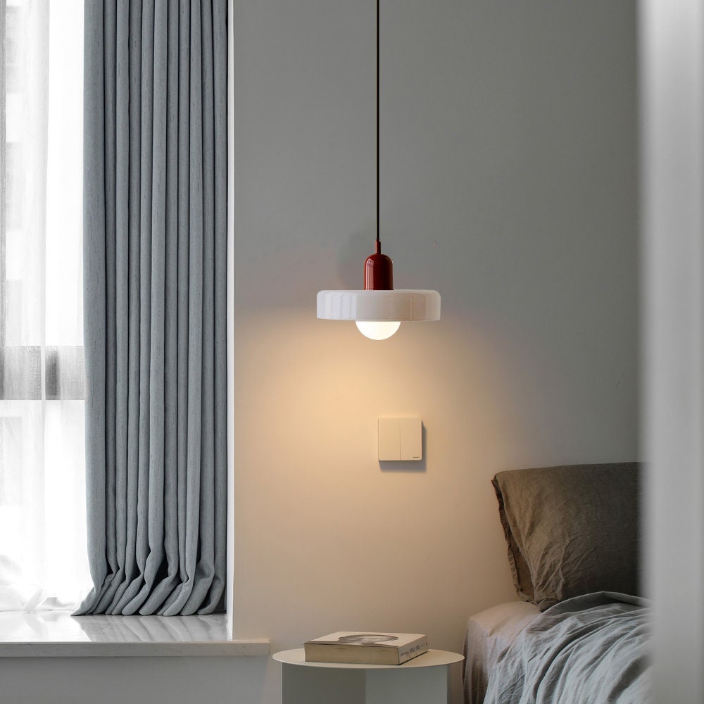 Avelena |  Pendelleuchte aus farbigem Glas | Elegante Hängeleuchte im Bauhaus-Stil | Designlampe für Wohnzimmer & Esszimmer