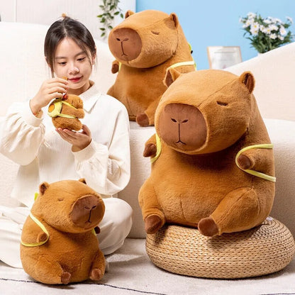 Avelena | Die Kawaii Capybara mit Mini Avocado Rucksack Plüschspielzeug