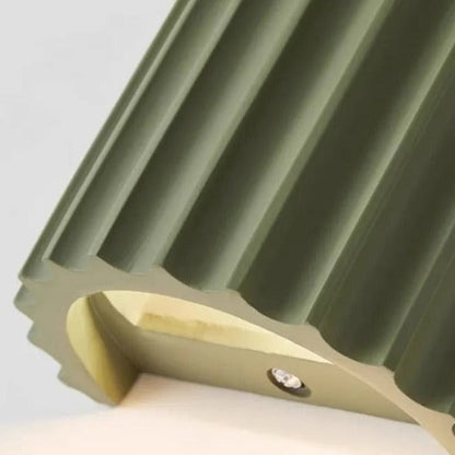 Avelena | Minimalist Groove Wandleuchte | Harz, Auf- und Abwärts